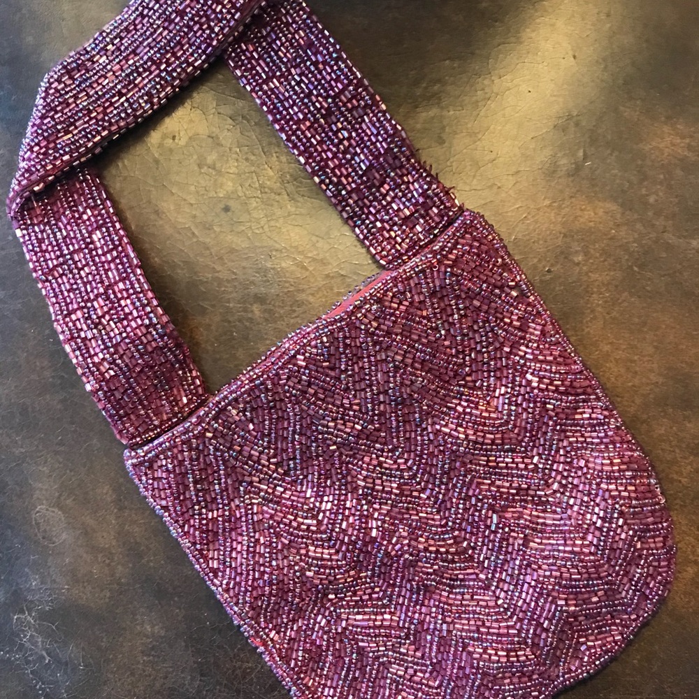 Beautiful bead clutch, NWOT 👛